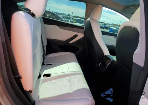 2026 Tesla Model Y из США, поврежденный, VIN 7SAYGDED9TF386962